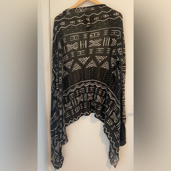Billabong Designers Closet B&W Aztec Print Shawl - M - Picture 4 of 6